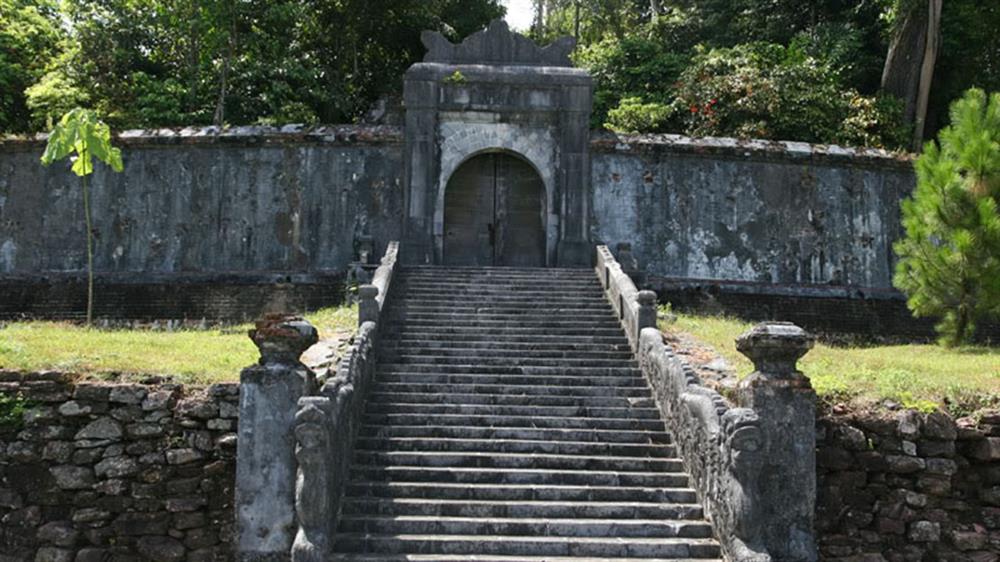 Buu Thanh (Tomb Enclosure)