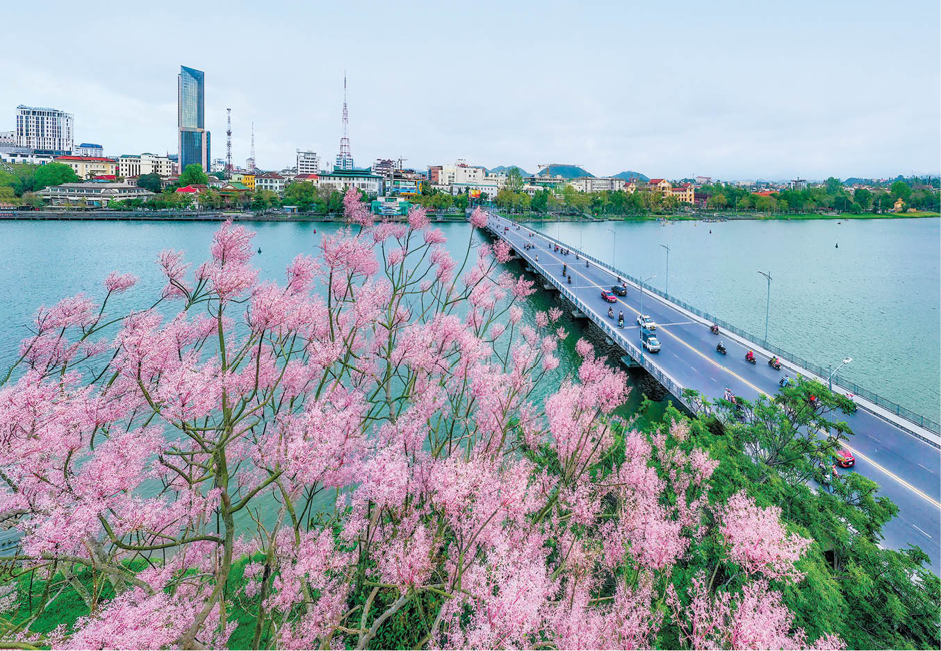 Spring in Hue is ideal for enjoying outdoor attractions