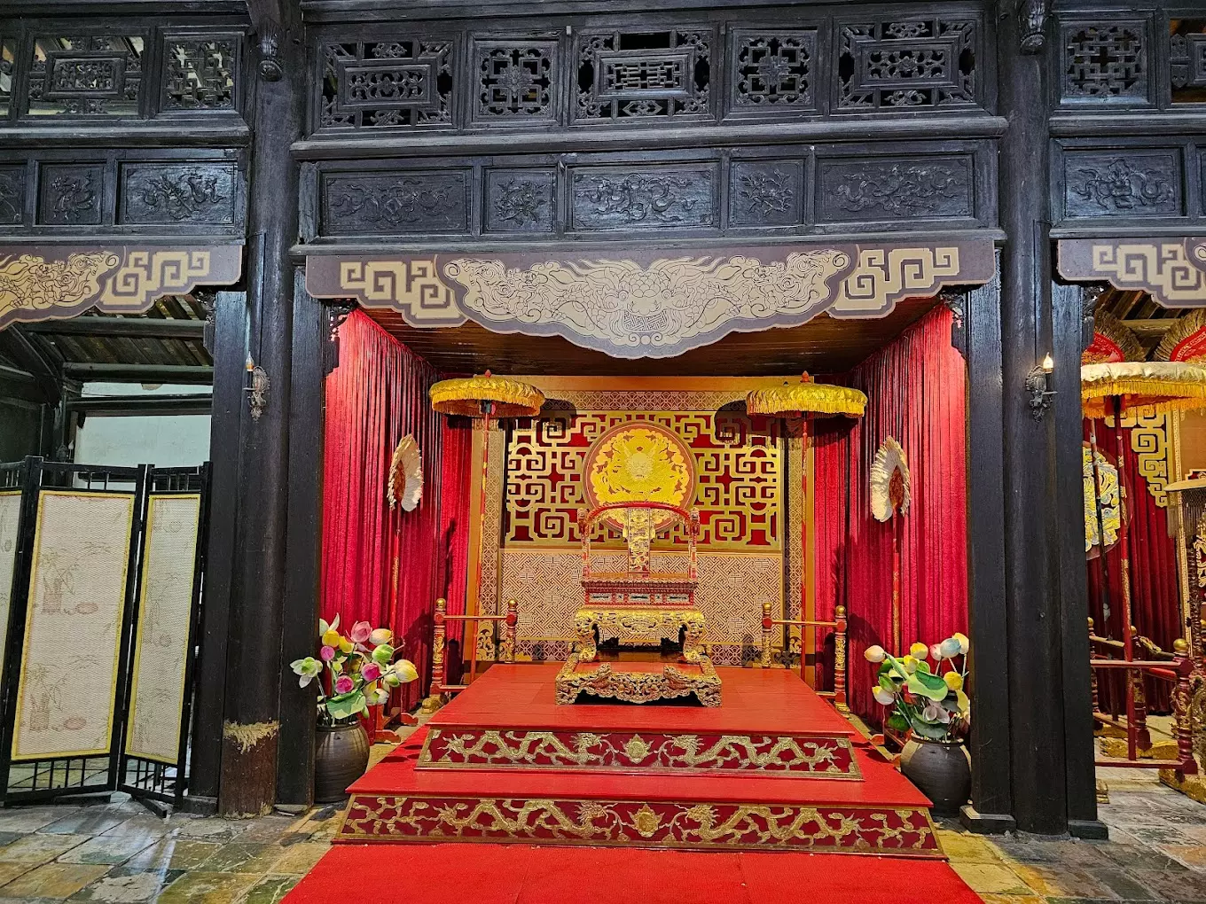 Architecture of the Tomb of Tu Duc in Hue, showcasing traditional structures like Minh Khiem Theater and Khiem Cung stele.