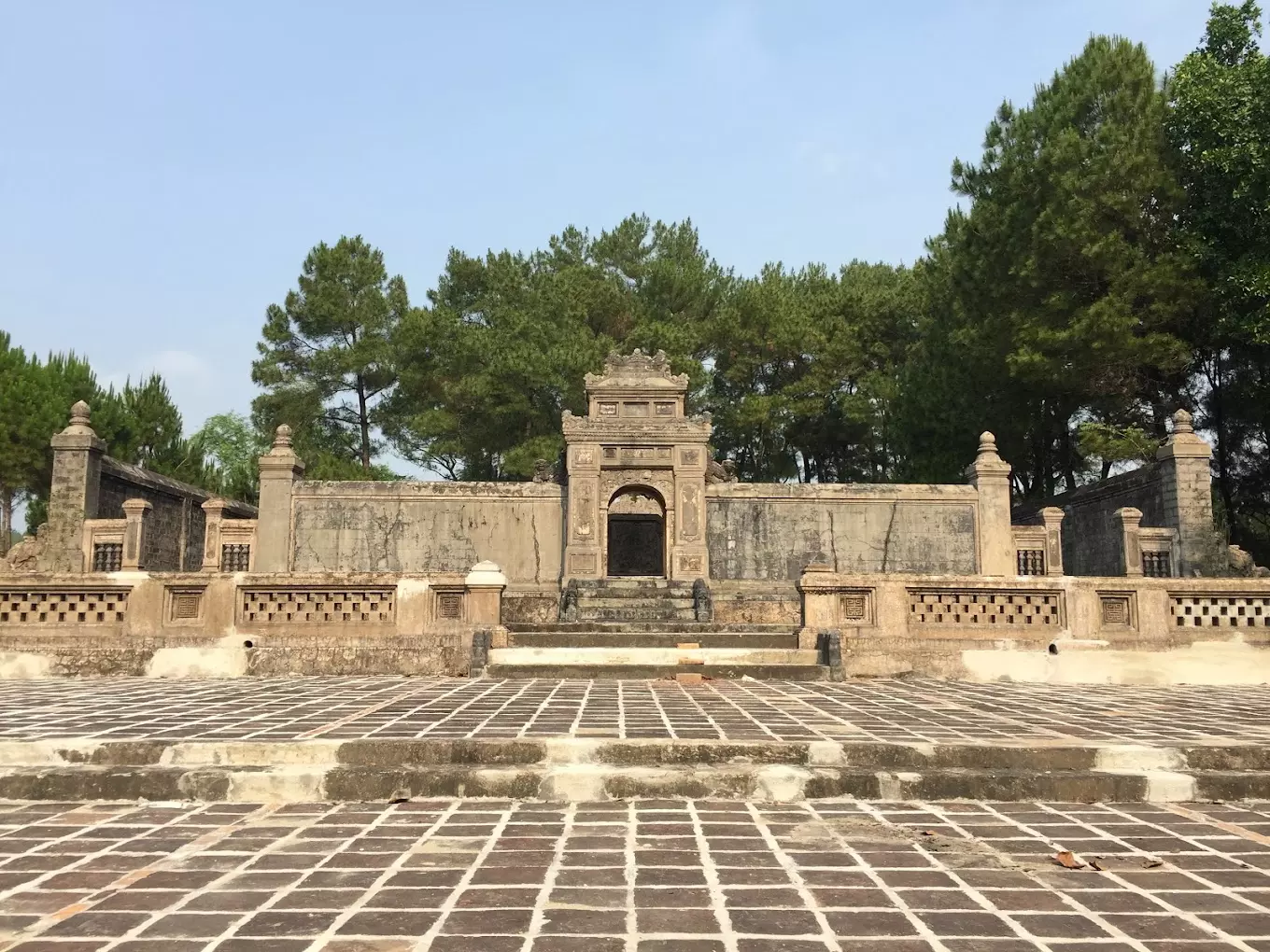 Architecture of the Tomb of Thieu Tri in Hue, highlighting its distinctive two-section layout and absence of walls.