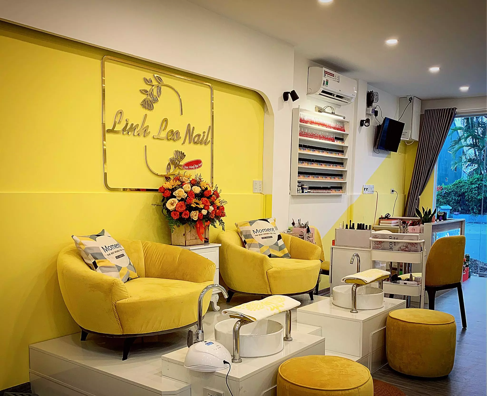 Linh Leo - Nail Hue salon showcasing diverse nail styles, professional services, and a modern, safe environment.