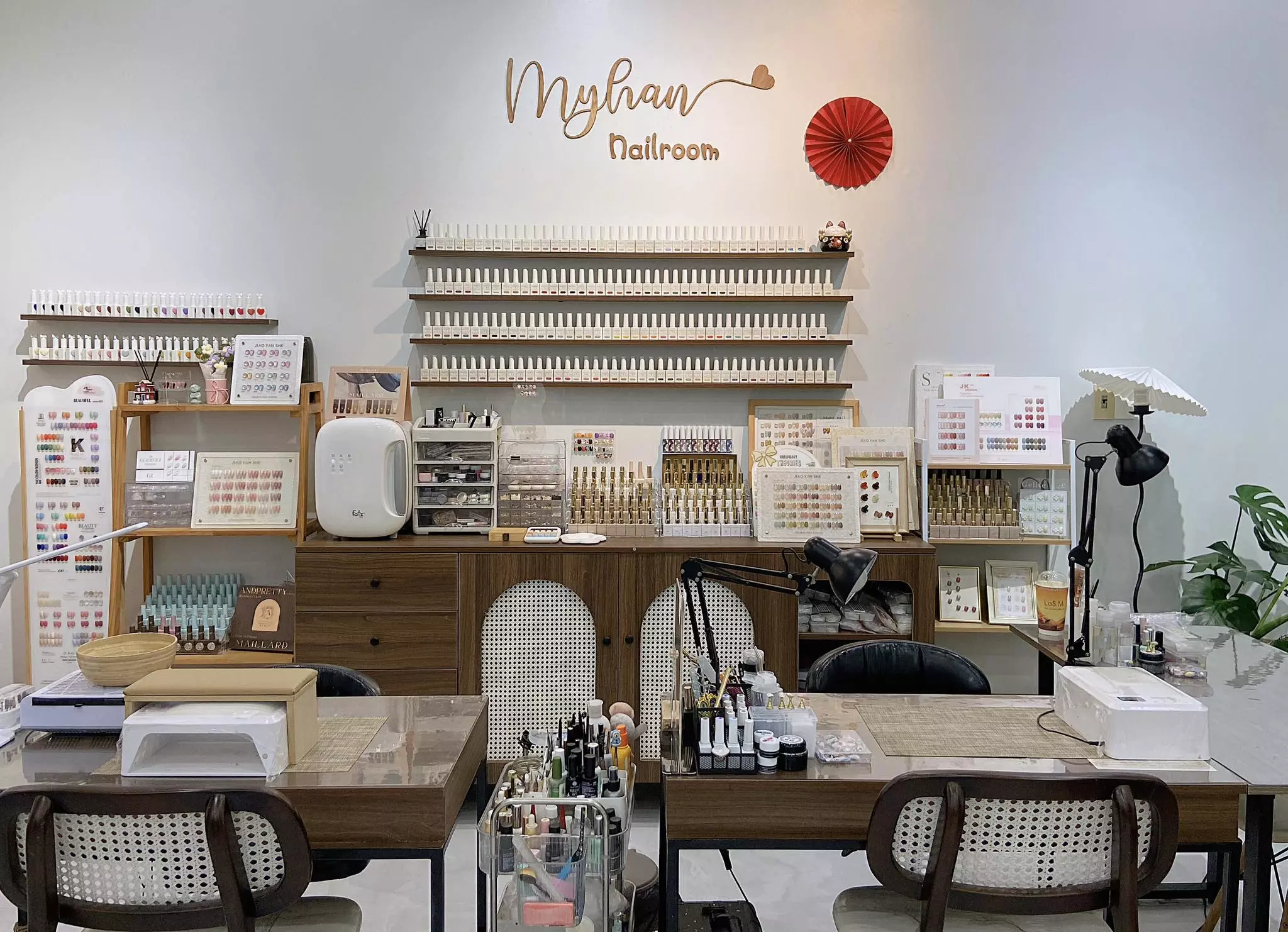 Beautiful and modern acrylic nail art at MyHan Nails in Hue City, showcasing intricate designs and decorations.