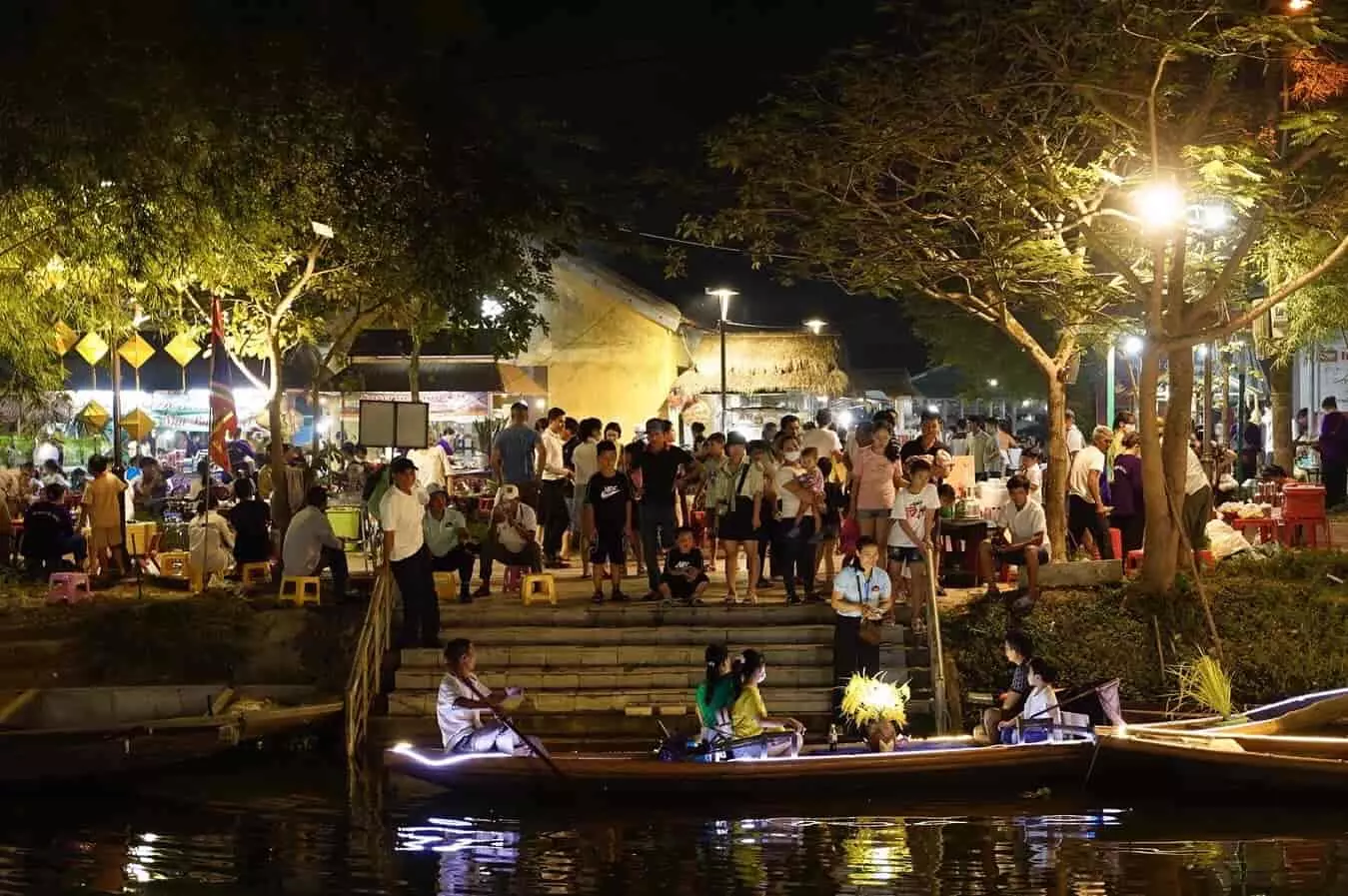 Thanh Toan Night Market in Hue, featuring local products, lively atmosphere, and decorative pedestrian paths for an unforgettable experience.