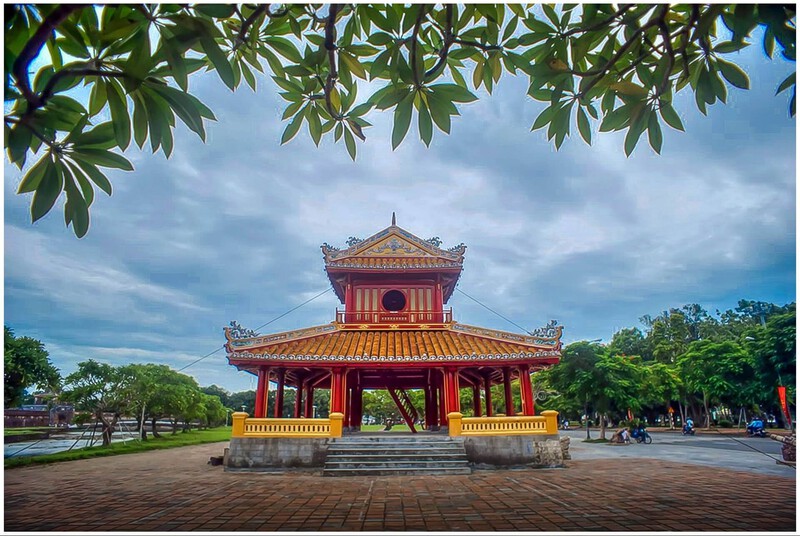 Phu Van Lau pavilion on the banks of the Huong River, showcasing Hue’s historical architecture.